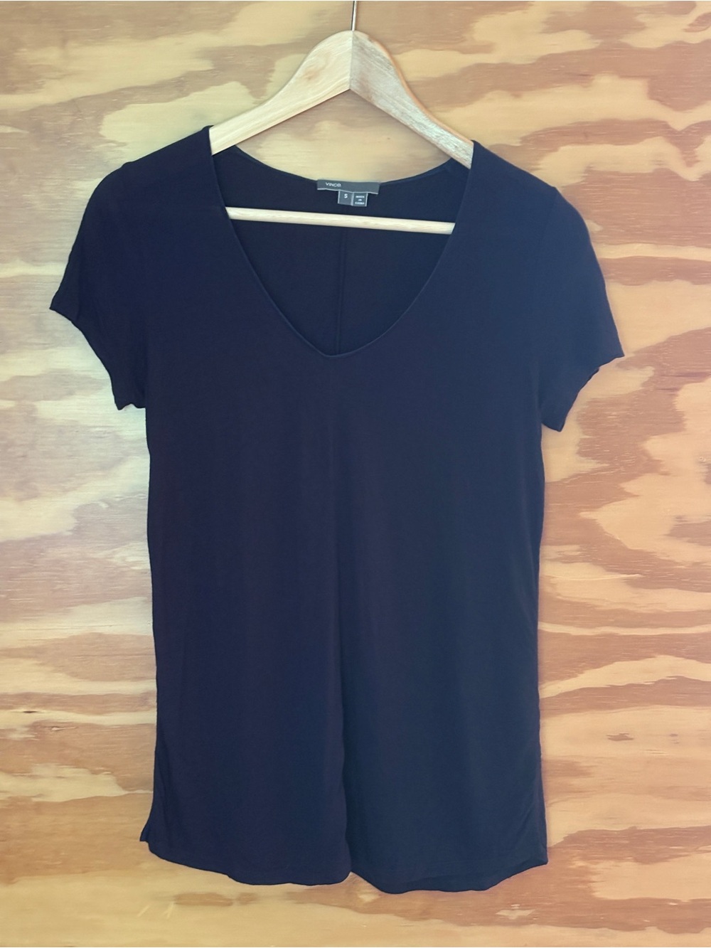 Vince Lightweight Navy V-Neck Tee T-shirt  Viscose Minimalist Capsule Wardrobe S